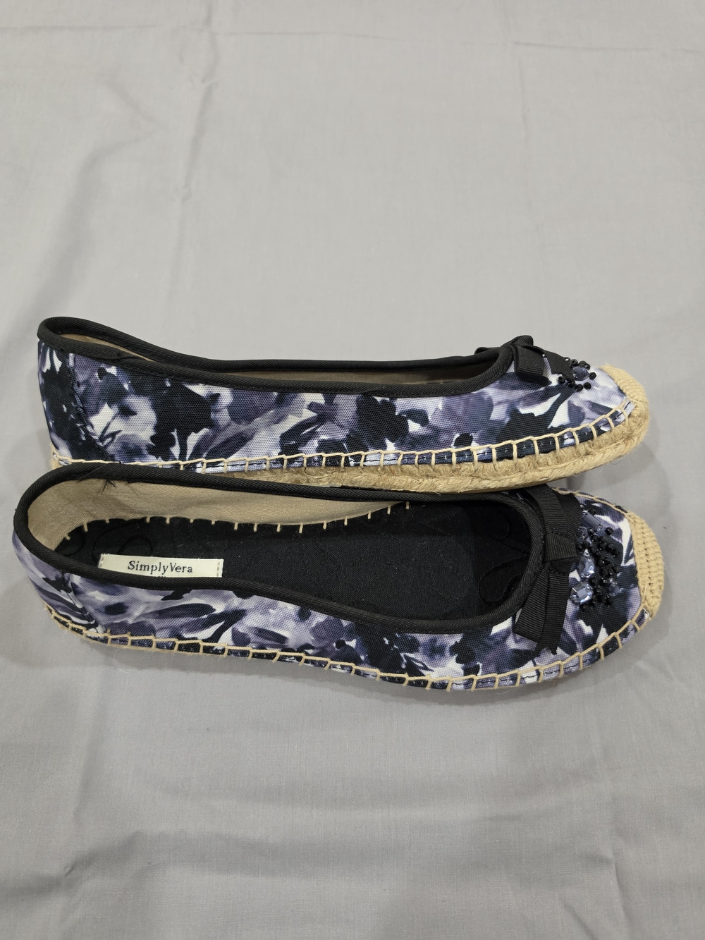 Simply Vera Vera Wang Floral Espadrilles 8.5 Black Purple Bow Slip Ons Flats NEW